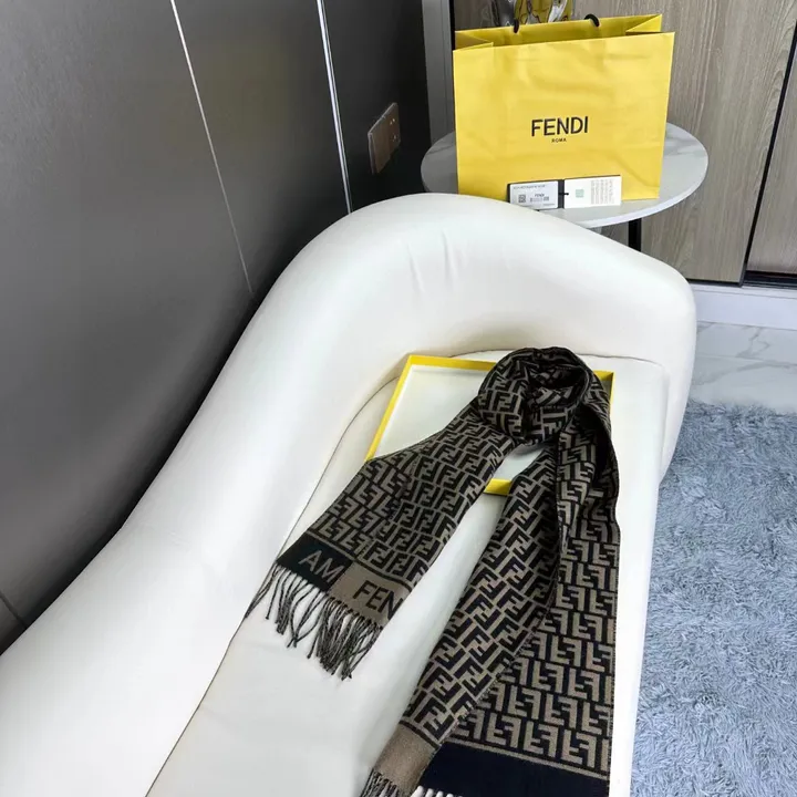 スーパーコピー フェンディ マフラー