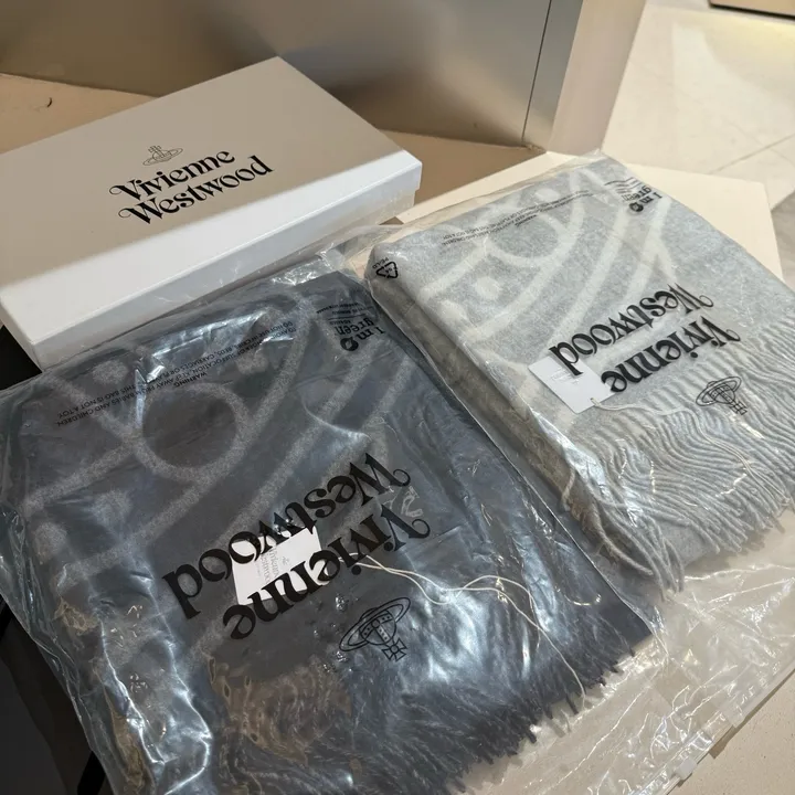 スーパーコピー ヴィヴィアン・ウエストウッド マフラー