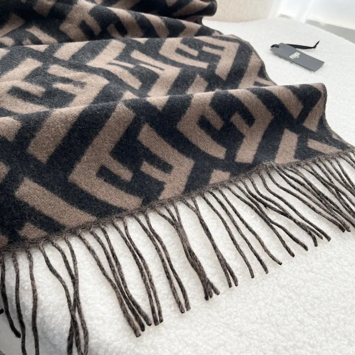 スーパーコピー フェンディ マフラー