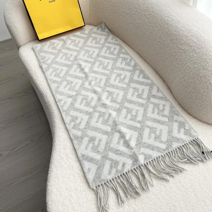 スーパーコピー フェンディ マフラー