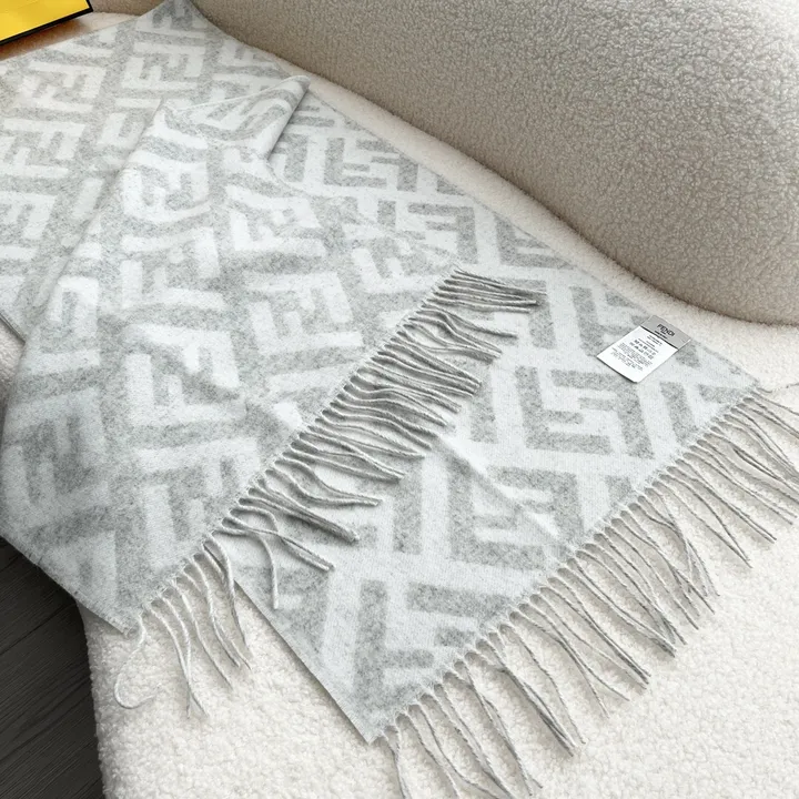 スーパーコピー フェンディ マフラー