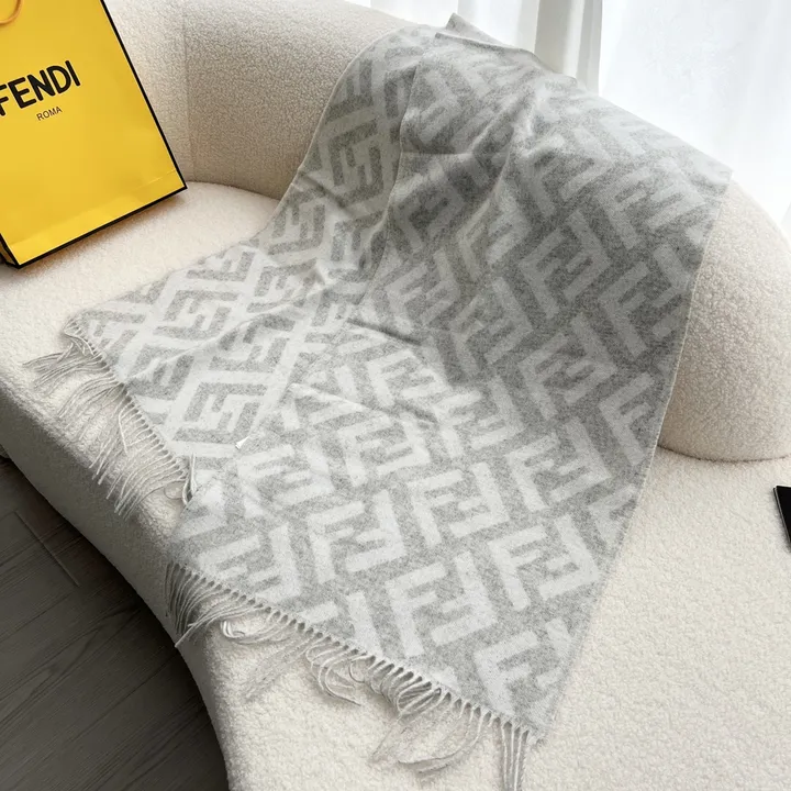 スーパーコピー フェンディ マフラー