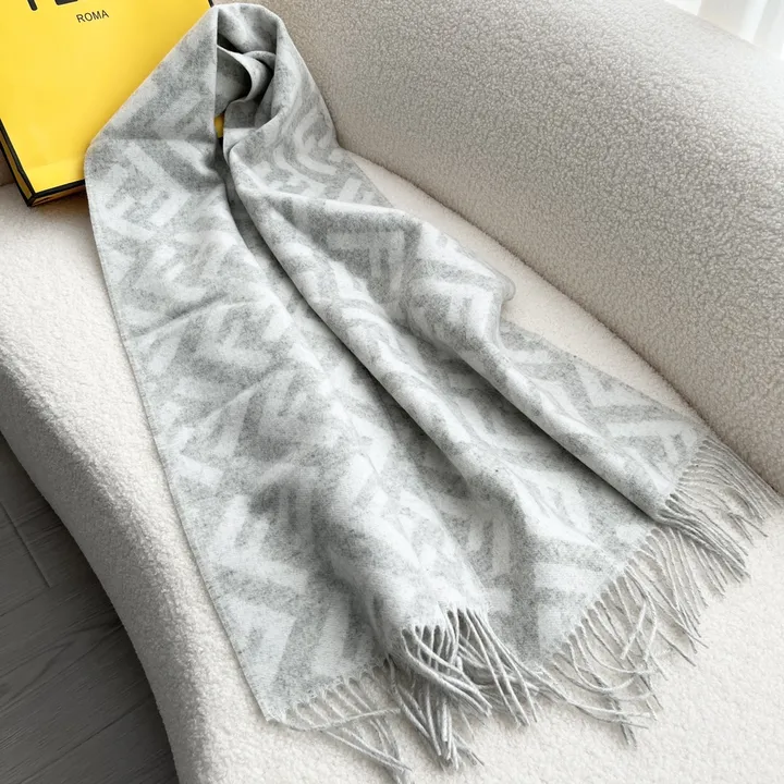 スーパーコピー フェンディ マフラー