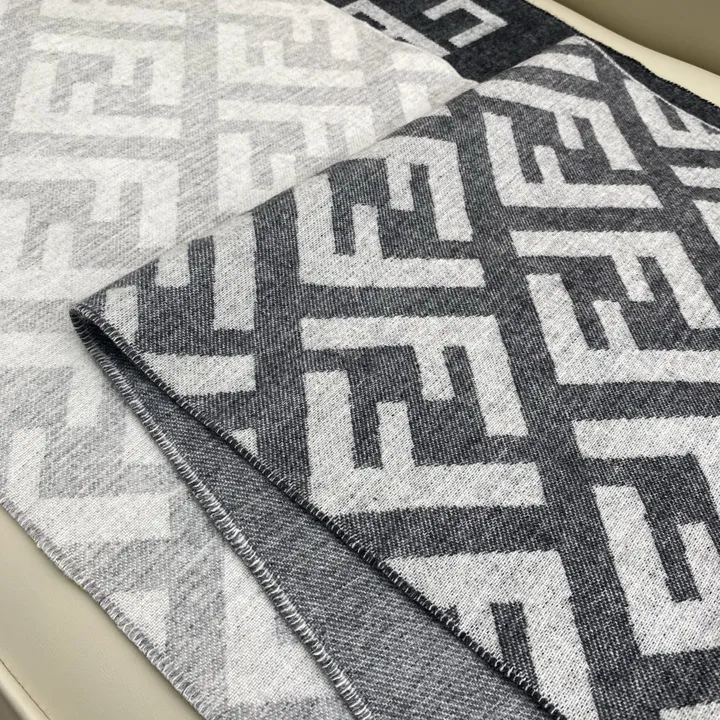 スーパーコピー フェンディ マフラー