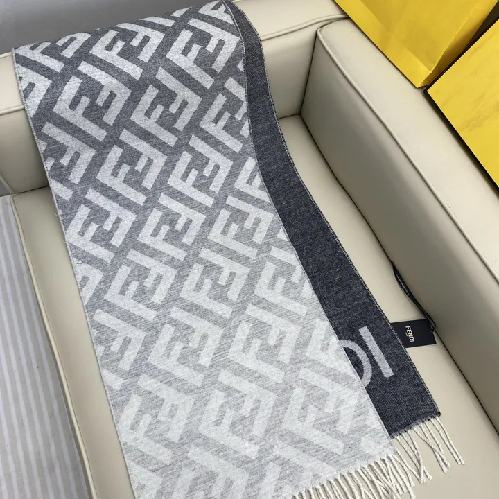 スーパーコピー フェンディ マフラー