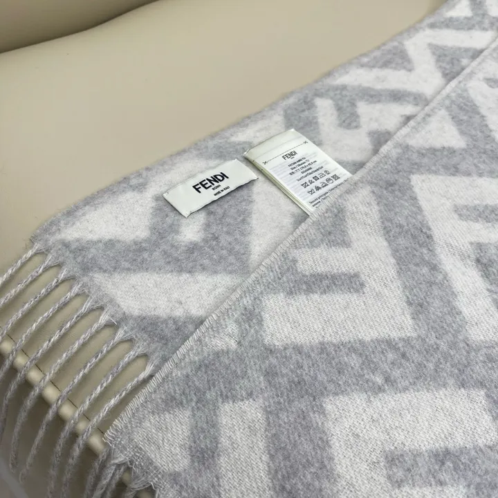 スーパーコピー フェンディ マフラー