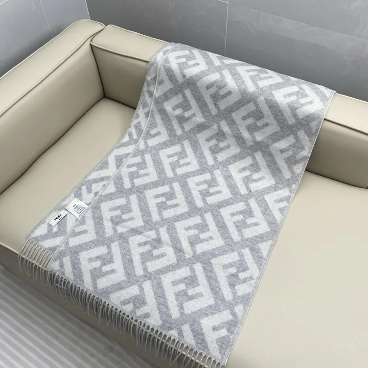 スーパーコピー フェンディ マフラー