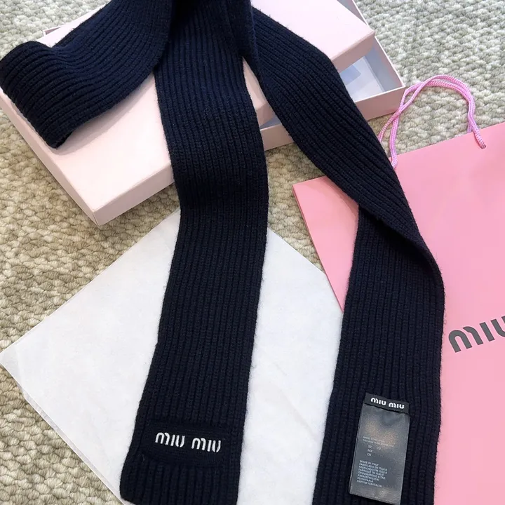 スーパーコピー ミュウミュウ マフラー