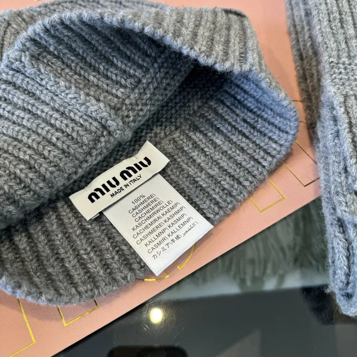 スーパーコピー ミュウミュウ マフラー