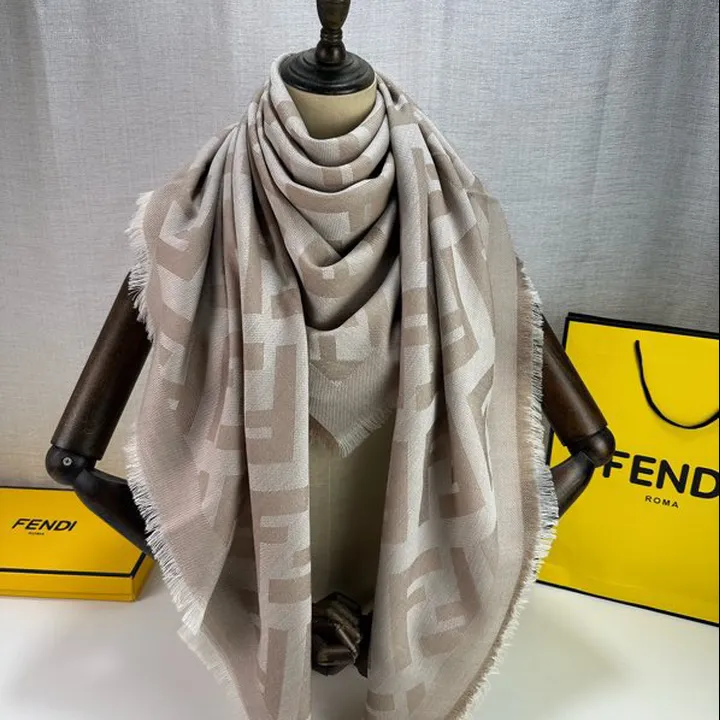 スーパーコピー フェンディ マフラー