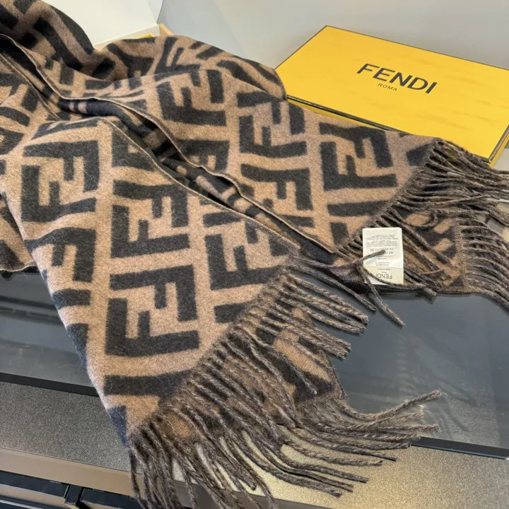 スーパーコピー フェンディ マフラー