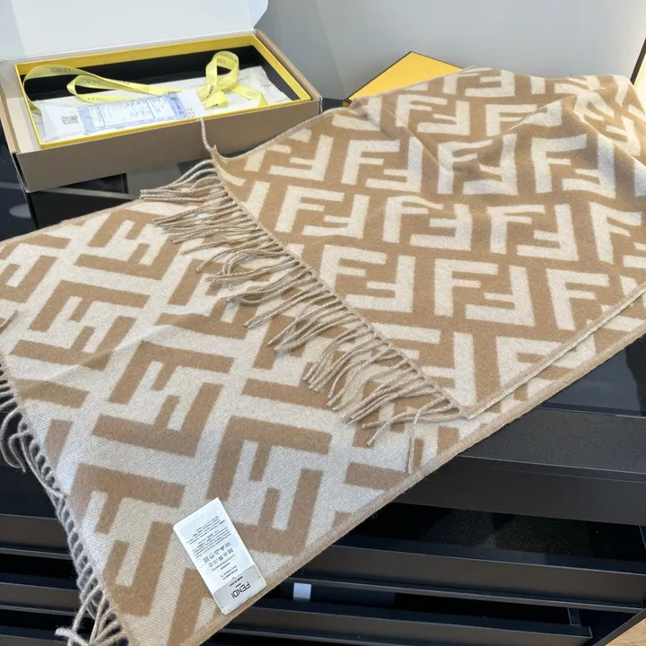 スーパーコピー フェンディ マフラー