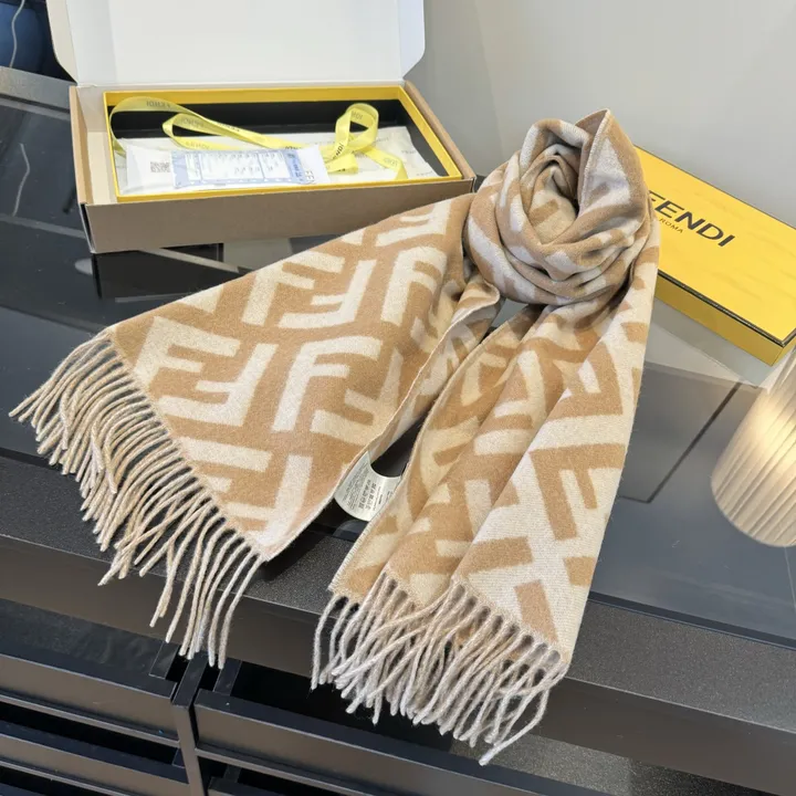 スーパーコピー フェンディ マフラー