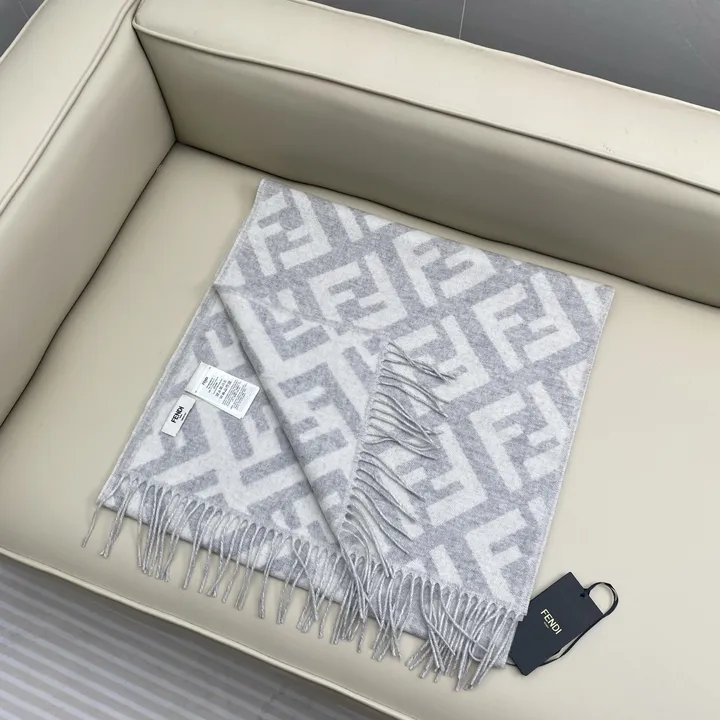 スーパーコピー フェンディ マフラー