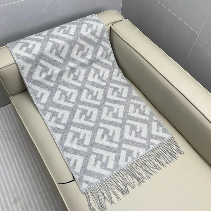 スーパーコピー フェンディ マフラー