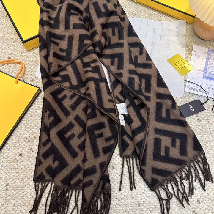 スーパーコピー フェンディ マフラー