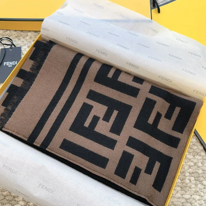 スーパーコピー フェンディ マフラー