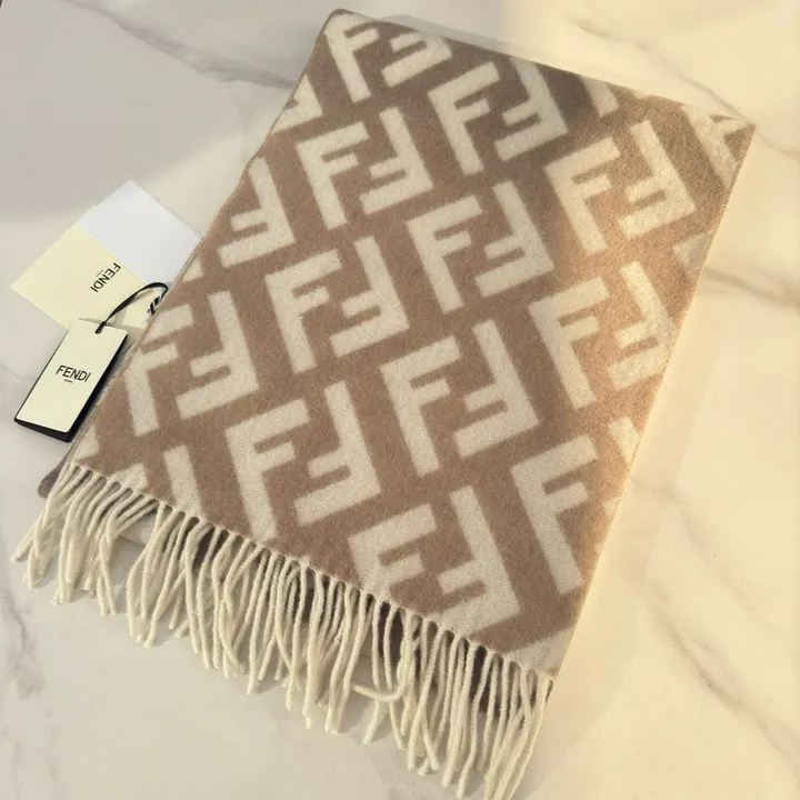 スーパーコピー フェンディ マフラー