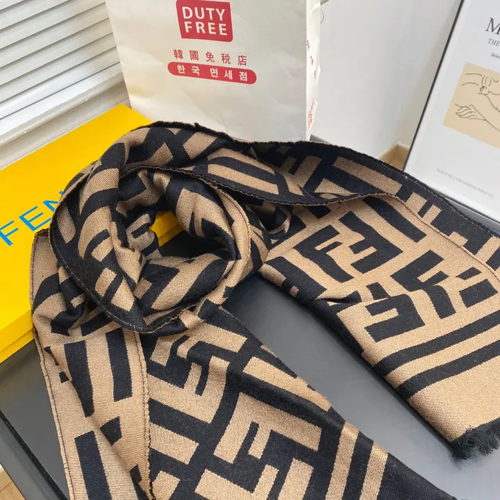 スーパーコピー フェンディ マフラー