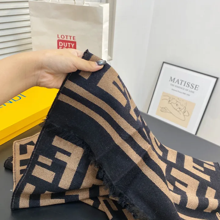 スーパーコピー フェンディ マフラー