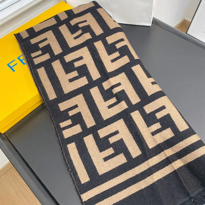 スーパーコピー フェンディ マフラー