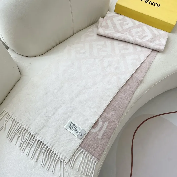 スーパーコピー フェンディ マフラー