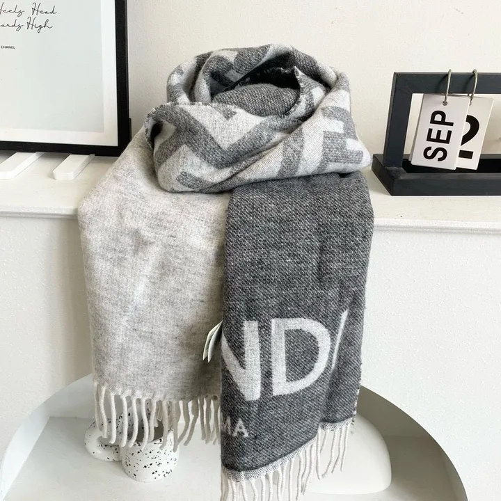 スーパーコピー フェンディ マフラー