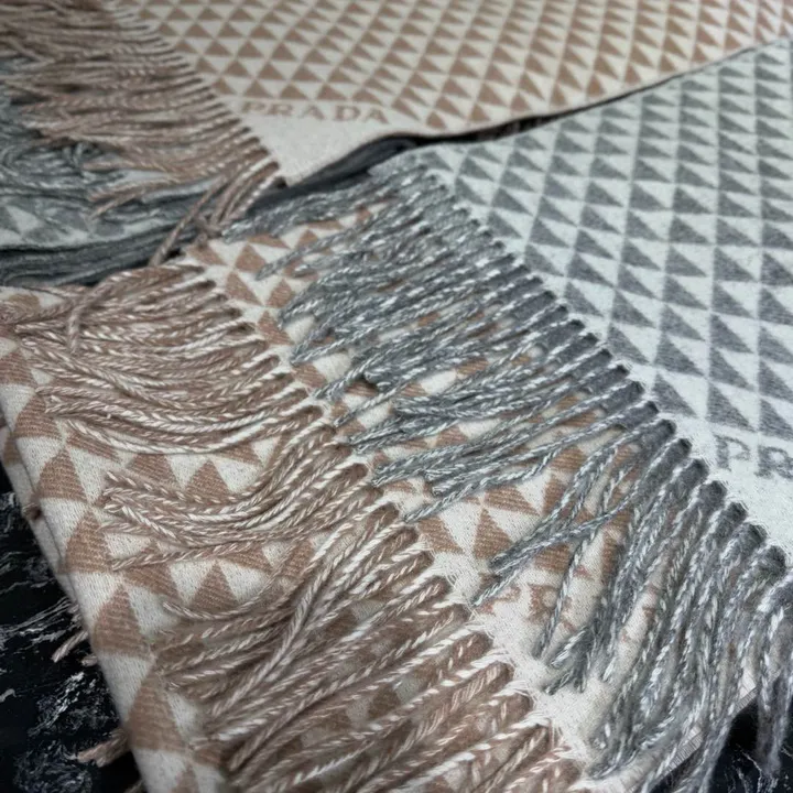 スーパーコピー プラダ マフラー