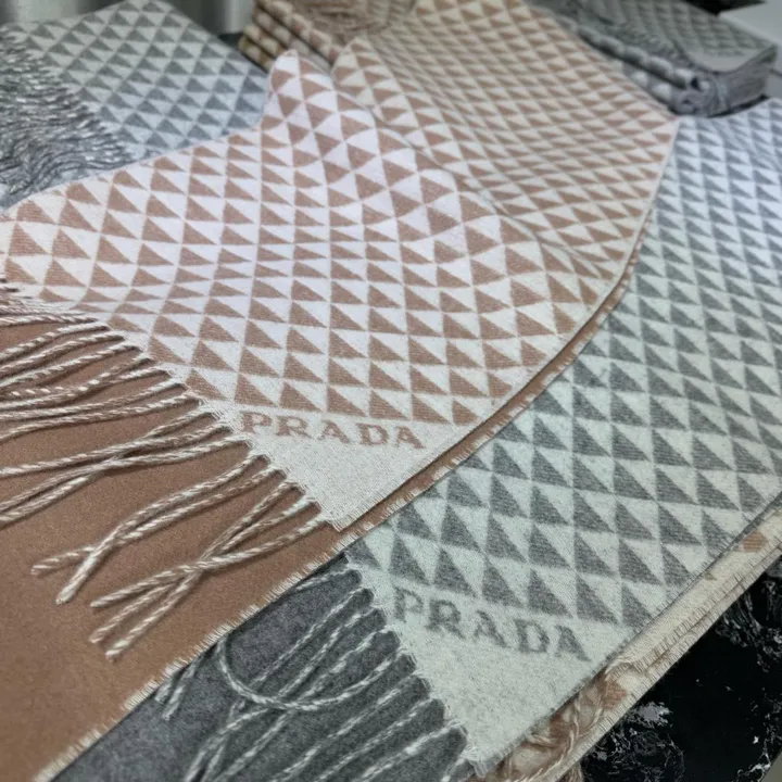 スーパーコピー プラダ マフラー