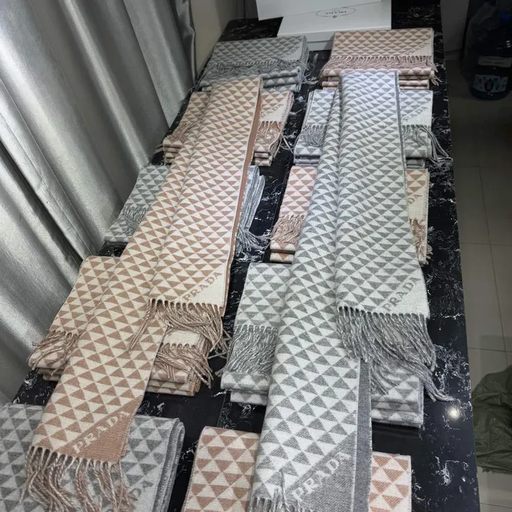 スーパーコピー プラダ マフラー