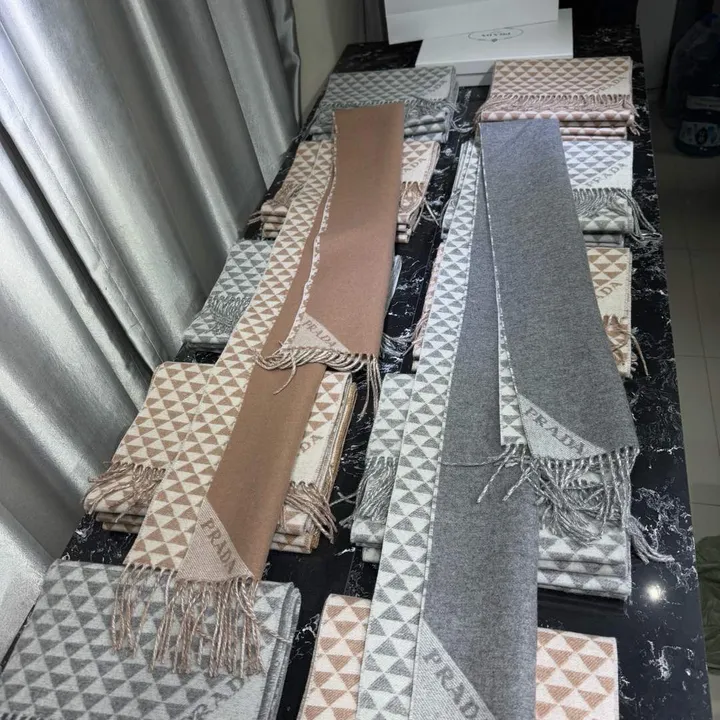 スーパーコピー プラダ マフラー