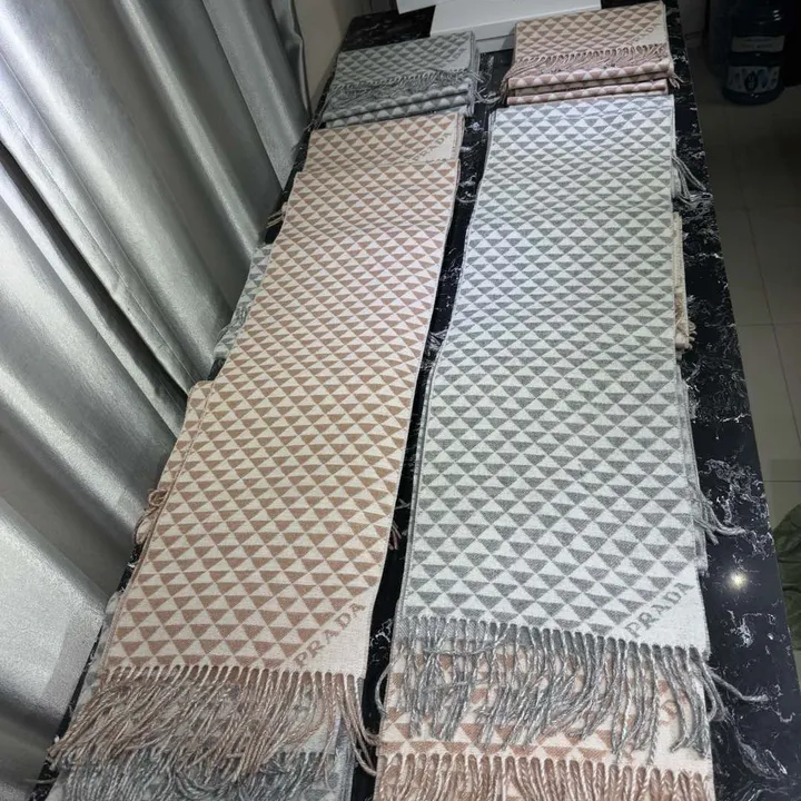 スーパーコピー プラダ マフラー