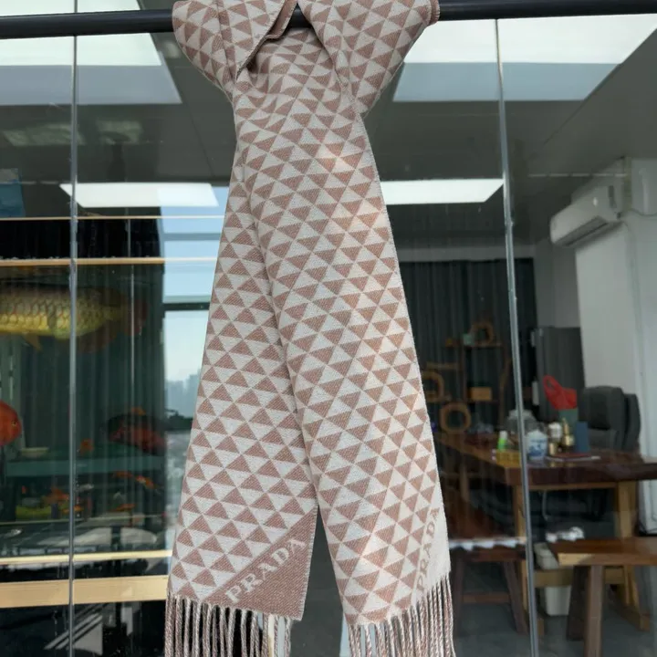 スーパーコピー プラダ マフラー