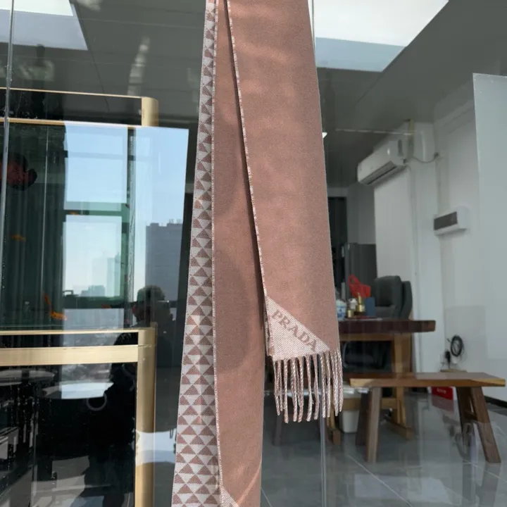 スーパーコピー プラダ マフラー