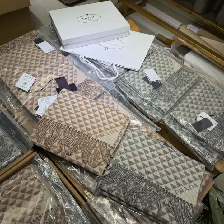 スーパーコピー プラダ マフラー