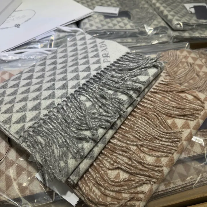 スーパーコピー プラダ マフラー