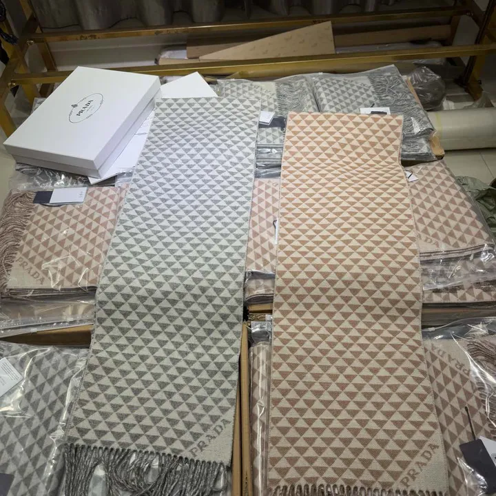 スーパーコピー プラダ マフラー