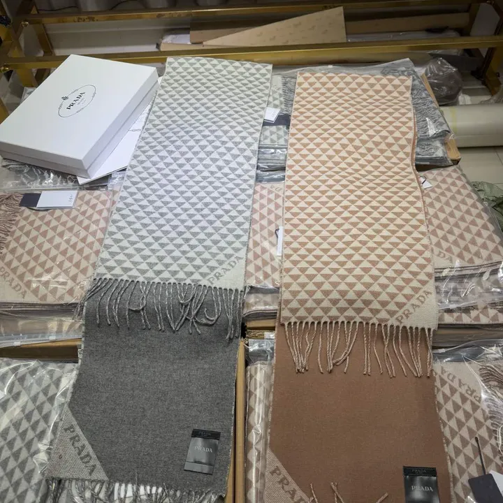 スーパーコピー プラダ マフラー