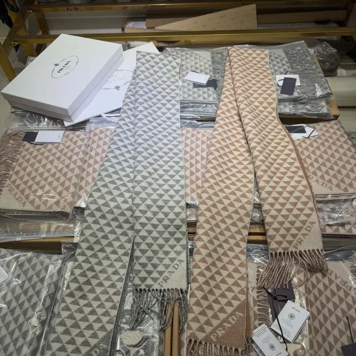 スーパーコピー プラダ マフラー