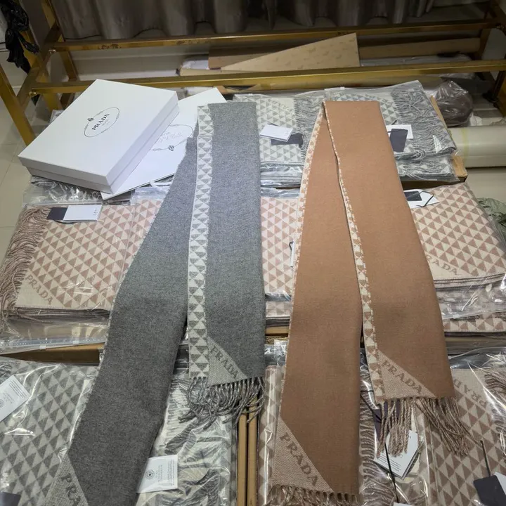 スーパーコピー プラダ マフラー