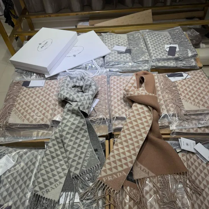 スーパーコピー プラダ マフラー