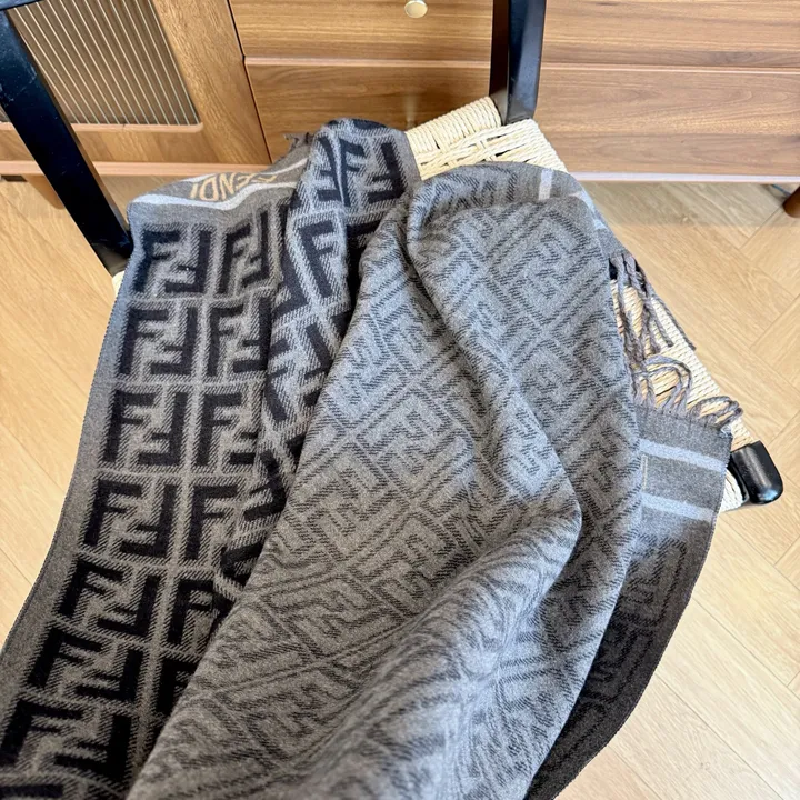 スーパーコピー フェンディ マフラー