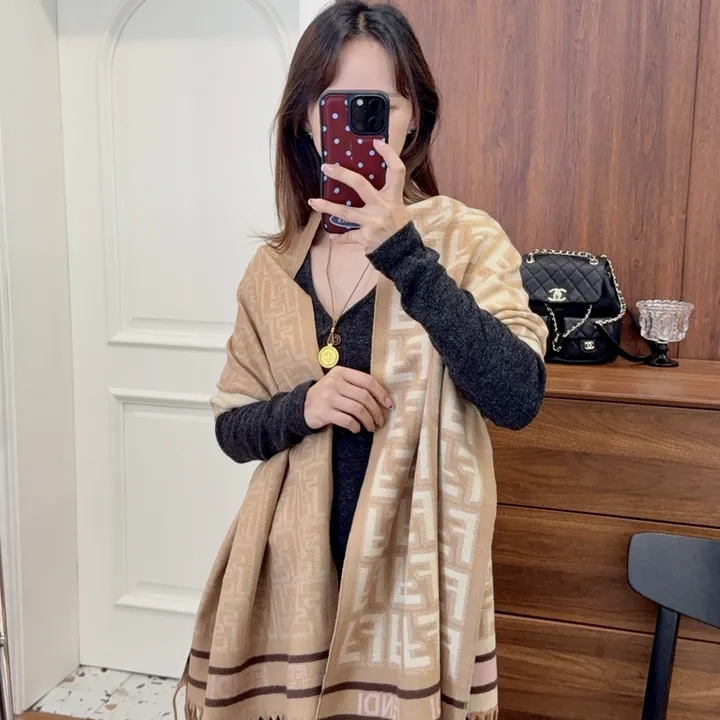 スーパーコピー フェンディ マフラー