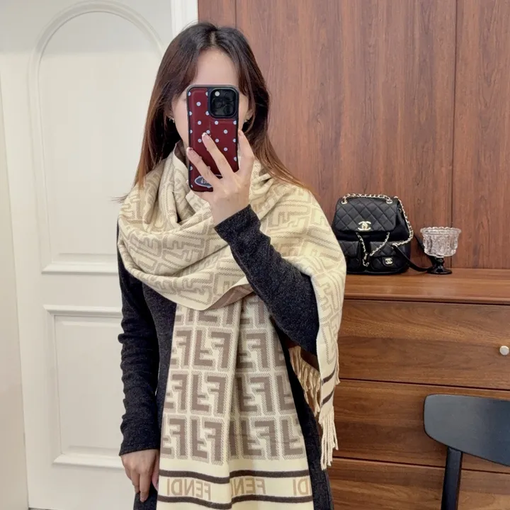 スーパーコピー フェンディ マフラー