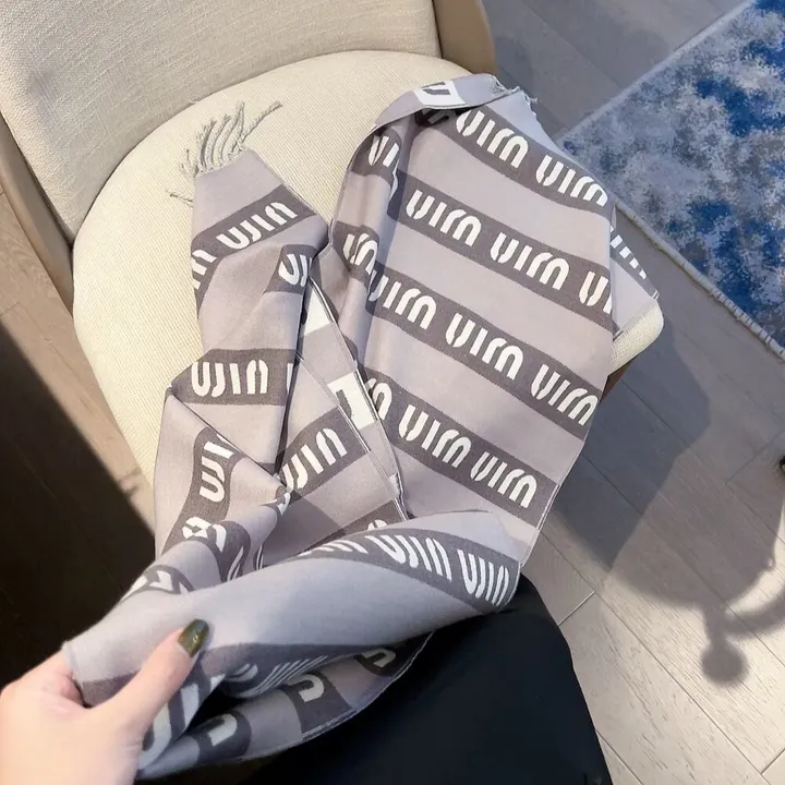 スーパーコピー ミュウミュウ マフラー