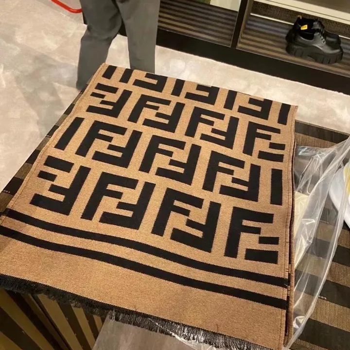 スーパーコピー フェンディ マフラー