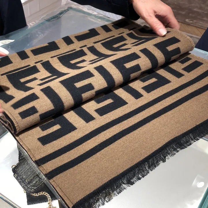 スーパーコピー フェンディ マフラー