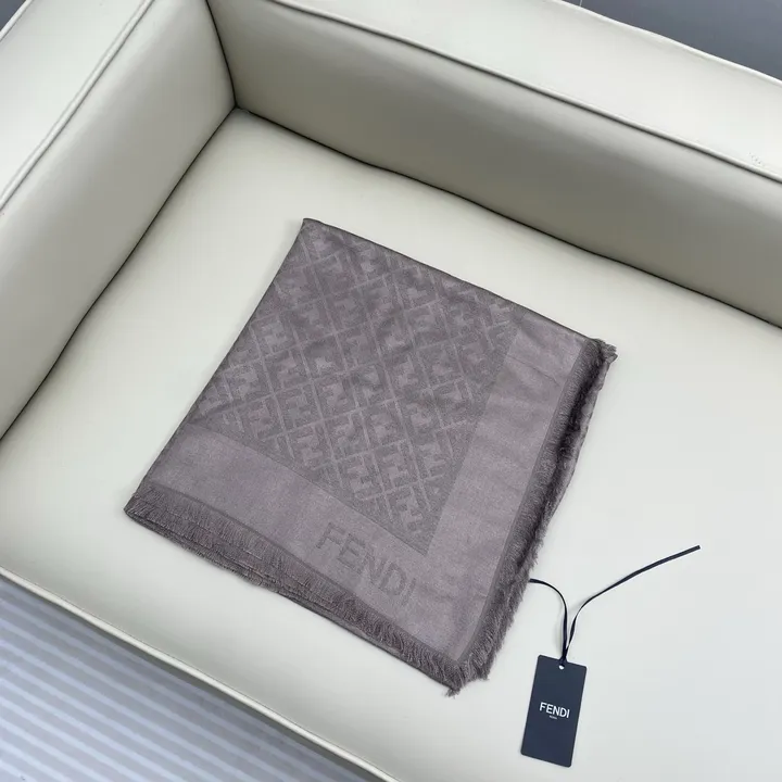 スーパーコピー フェンディ マフラー