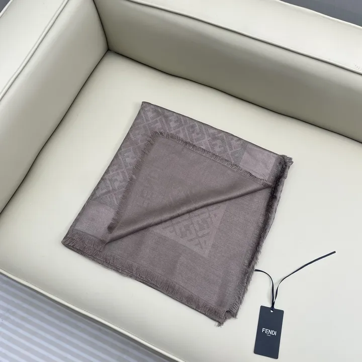 スーパーコピー フェンディ マフラー