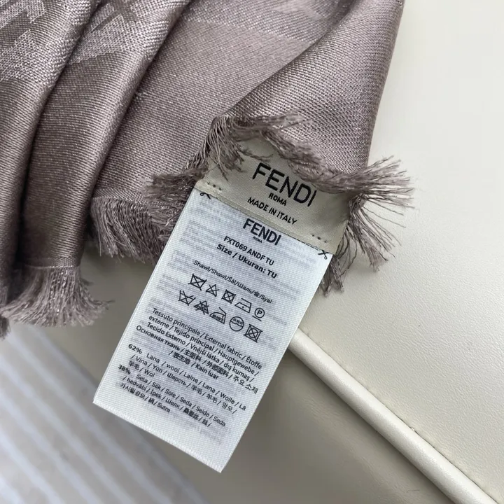 スーパーコピー フェンディ マフラー